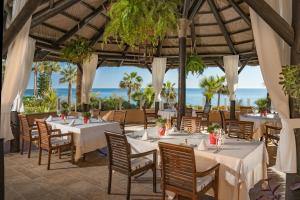 Um restaurante ou outro lugar para comer em Elba Estepona Gran Hotel & Thalasso Spa
