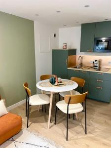 Køkken eller tekøkken på Dijon city center Le Terracotta