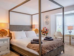 Ένα ή περισσότερα κρεβάτια σε δωμάτιο στο 3 Bed in Shanklin 92053