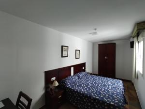 Postel nebo postele na pokoji v ubytování Hostal San Cayetano
