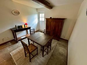 Χώρος καθιστικού στο Maison accueillante à Laure-Minervois avec jardin
