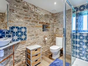 Ένα μπάνιο στο 1 Bed in Wedmore 95582 +15 φωτογραφίες
