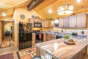 Nhà bếp/bếp nhỏ tại Tennessee Dream By Avada Properties +23 ảnh