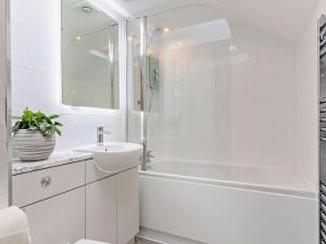 Ένα μπάνιο στο 3 Bed in Newquay 82405 +28 φωτογραφίες