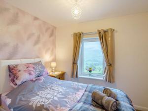 a bedroom with a bed and a window at 3 bed in Threlkeld 86613 in Threlkeld +4 photos