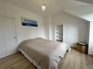 a white bedroom with a bed and a closet at 754 - Maison 3 chambres à 800m de la plage des Montiers in Erquy +19 photos