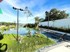 a swimming pool with a view of a body of water at SouIcaraí by Housi in Niterói
