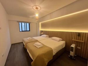 a bedroom with a bed with towels on it at Beautiful cozy apartment in Cusco