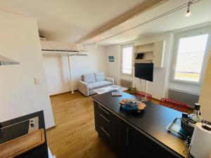 Kuchyň nebo kuchyňský kout v ubytování Bandol Appartement Hyper Centre Vue Mer + 6 fotografií