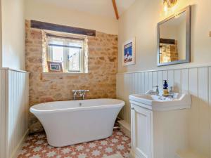 Koupelna v ubytování 1 Bed in Beaminster 94405 + 35 fotografií