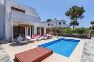 Πισίνα στο ή κοντά στο Villa Maya by Villa Plus