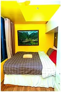 a bedroom with a bed in a yellow room at 2 Bedroom Green Yellow luxury 5549 Makati 300Mb swim in Manila