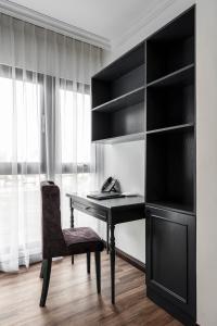 TV a/nebo společenská místnost v ubytování Eli Suites