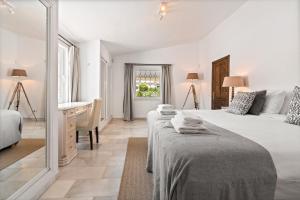 Ένα ή περισσότερα κρεβάτια σε δωμάτιο στο Casa Real +35 φωτογραφίες