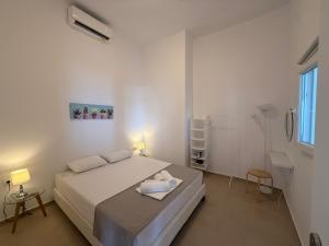 Amelia Seaview Apartments & Studios客房内的一张或多张床位