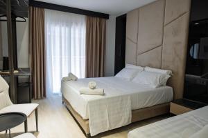 Postel nebo postele na pokoji v ubytování Hotel Mefolinkel Suits