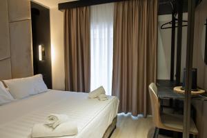 Postel nebo postele na pokoji v ubytování Hotel Mefolinkel Suits