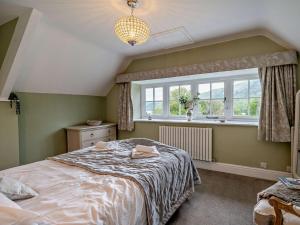 Ένα ή περισσότερα κρεβάτια σε δωμάτιο στο 3 Bed in Lakeside 94925