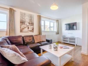 TV a/nebo společenská místnost v ubytování 3 Bed in Newport 90245