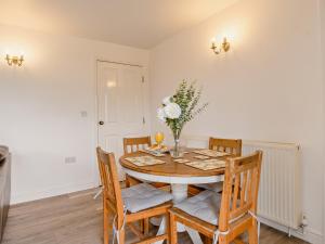 a dining room with a table and chairs at 2 Bed in Newport 90243 in Newport +11 photos