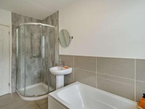 Koupelna v ubytování 2 Bed in Keswick 95741