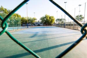Tenis alebo squash v ubytovaní Mobile Home alebo jeho okolí