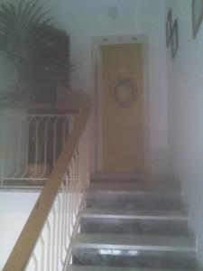 a staircase leading to a door in a room at Appartamento Vacanze in Stintino