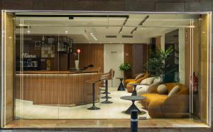 Posezení v ubytování Hotel Mefolinkel Suits + 24 fotografií