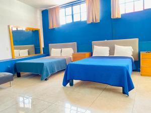 Postel nebo postele na pokoji v ubytování Hostal de los Reyes