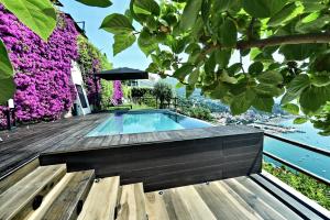 Бассейн в In Costa Relais & Luxury Suites или поблизости