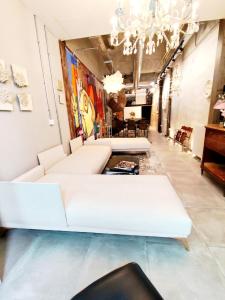 a living room with white couches and a chandelier at Loft artístico Espacio Lirola Centro in Granada