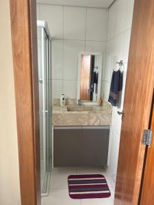 Koupelna v ubytování Mini Apto Pertinho de Tudo - Sem vaga de garagem