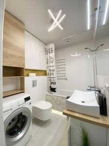 a bathroom with a washing machine and a sink at 67-Ratusz - DeerRest Apart in Jelenia Góra
