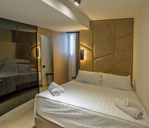 Postel nebo postele na pokoji v ubytování Hotel Mefolinkel Suits