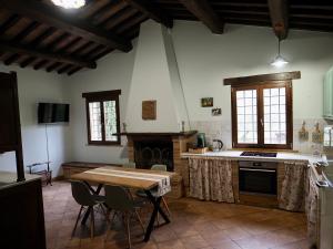 a kitchen with a table and chairs in a room at Agriturismo Ulivi e Sentieri in Foligno
