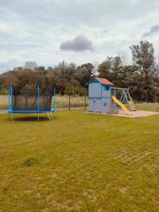 Herní místnost nebo prostor pro děti v ubytování Domki Summer Village Rewal