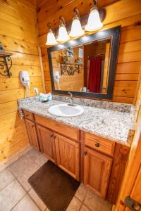 Koupelna v ubytování Nothin But A Good Time By Avada Properties + 37 fotografií