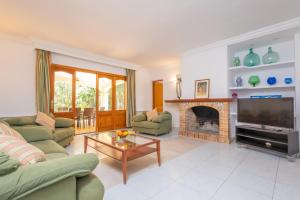 a living room with a couch and a fireplace at Sa Roqueta in Santanyi