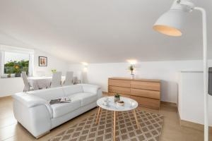 Un pat sau paturi într-o cameră la Apartman Julijana