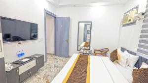 TV a/nebo společenská místnost v ubytování HOTEL GREEN VEGAS
