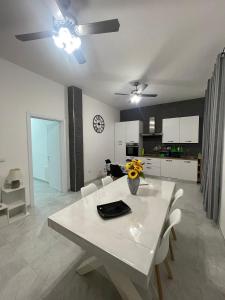 Η κουζίνα ή μικρή κουζίνα στο LA ROSA DEI VENTI apartment