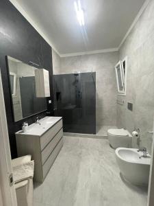 Ένα μπάνιο στο LA ROSA DEI VENTI apartment