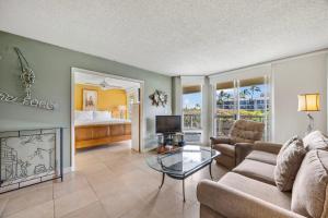 a living room with a couch and a glass table at Experience luxury in a spacious 900 sq ft condo in South Kihei, featuring 2 bedrooms with king beds MBG402 in Wailea +25 photos