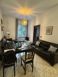 Posezení v ubytování Guest House in Elegant apartment close to the center