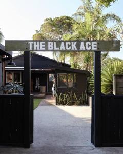 ヤンバにあるThe Black Ace Yambaのギャラリーの写真