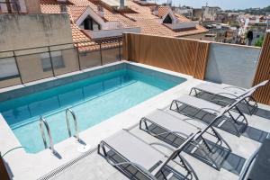 Bazén v ubytování Hotel Mefolinkel Suits nebo v jeho okolí