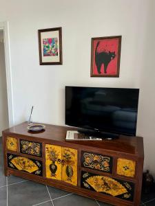 TV a/nebo společenská místnost v ubytování Gate 10