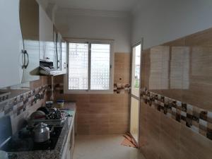 Η κουζίνα ή μικρή κουζίνα στο Aicha's appartement 1