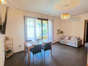 Un lugar para sentarse en Appartamento Abbondio - vicino al centro storico