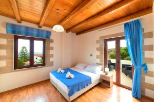 Postel nebo postele na pokoji v ubytování Cretan Dream Villa